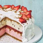 Erdbeereiscremetorte mit Vollkornkeksen