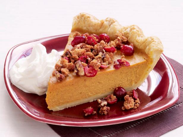 So backen Sie einen einfachen Kürbiskuchen mit Cranberry-Streuseln