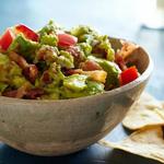 Guacamole mit Speck