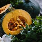 Wie man Butternut-Kürbis und Kabocha-Kürbis schneidet