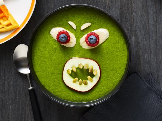 So macht man ein Monster in einer Smoothie-Bowl