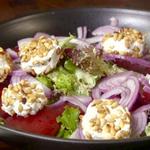 Rote-Bete-Salat mit Ziegenkäse und Pinienkernen