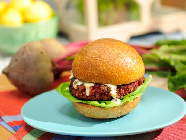 Zubereitung - Rote-Bete-Burger mit Aioli-Sauce (französische Knoblauchsauce)