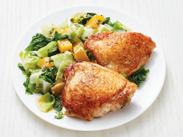 วิธีทำ - ไก่ทอดกรอบราดซอสฟักทองและผักเอสคาโรล