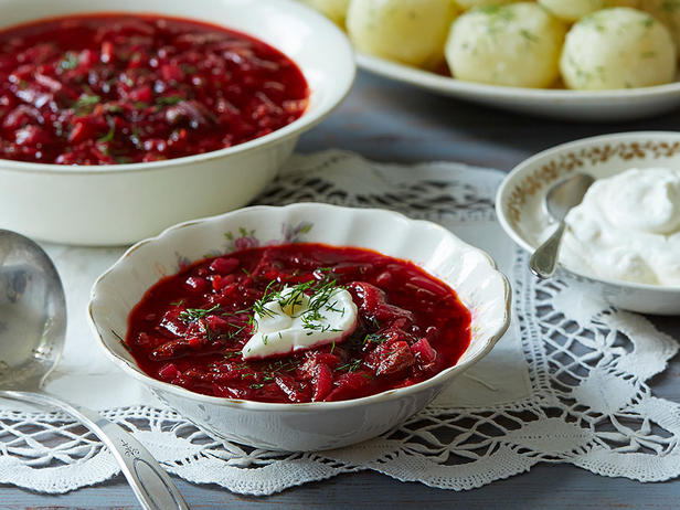 Wie man Wirsing-Rote-Bete-Suppe zubereitet