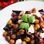 Gerösteter Rote-Bete-Salat mit Kichererbsen und roten Zwiebeln
