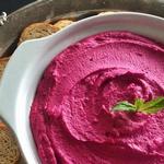 Rote-Bete-Hummus mit Minze