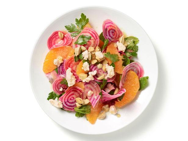 Come preparare - Insalata leggera e fresca di barbabietola e arancia con formaggio