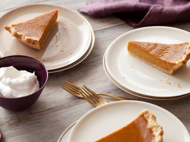 Wie man Kürbiskuchen mit Kondensmilch zubereitet