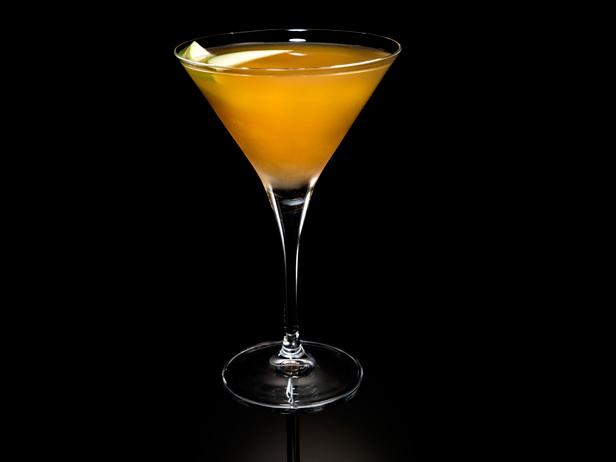 Wie man einen Apfel-Absinth-Martini zubereitet