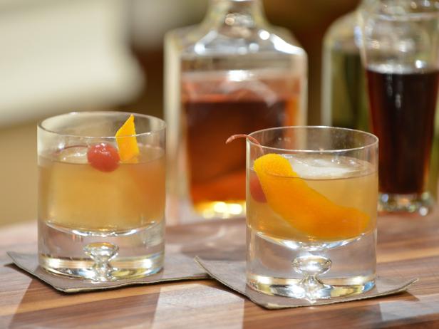 So bereiten Sie den klassischen Manhattan-Cocktail zu