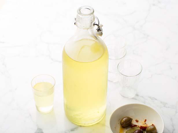 Wie man Limoncello-Likör zu Hause herstellt