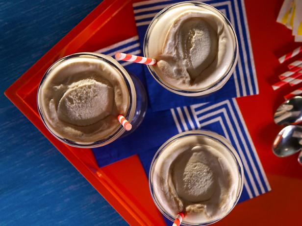 So macht man hausgemachtes Root Beer mit Eiscreme