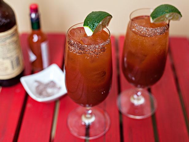 Wie man eine Michelada zubereitet – ein Biercocktail