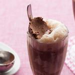Affogato mit Schokoladenbier und Eiscreme