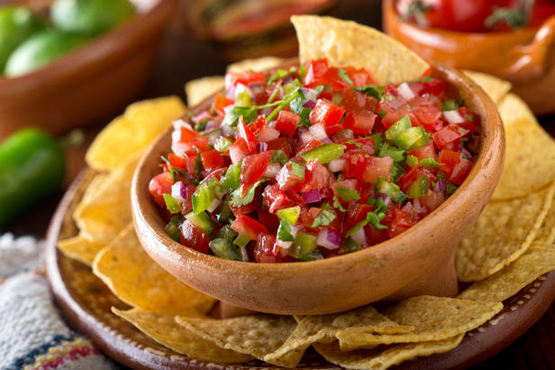 So bereiten Sie mexikanische Pico de Gallo-Sauce zu