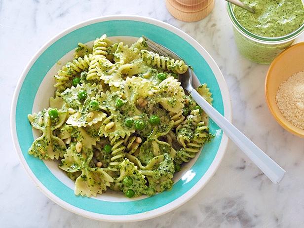 So bereiten Sie Pesto-Sauce zu Hause zu