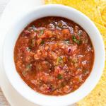 Gebackene Tomatensalsa im Mixer