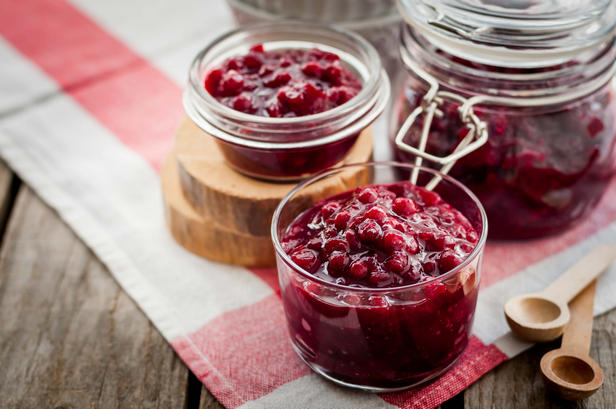 Wie man würziges Cranberry-Chutney zubereitet