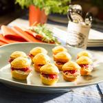 Mini-Mais-Muffins mit Schinken und Preiselbeeren