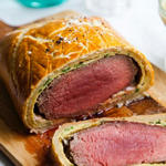 Rindfleisch Wellington mit Spinat und Artischocken