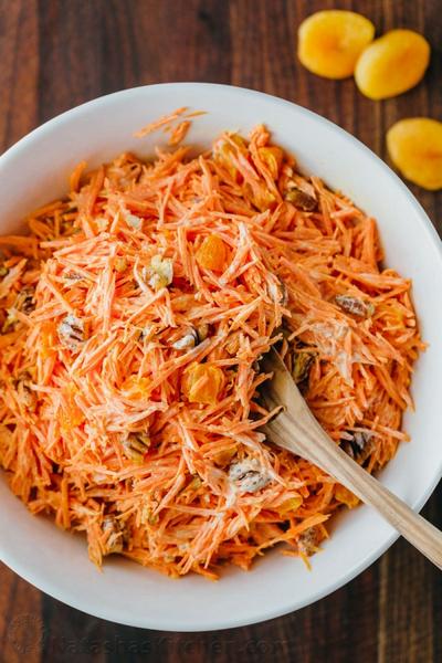 Wie man Karottensalat mit Cranberries zubereitet