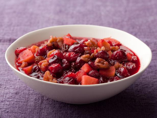 Wie man Cranberry-Apfelmus mit Walnüssen zubereitet
