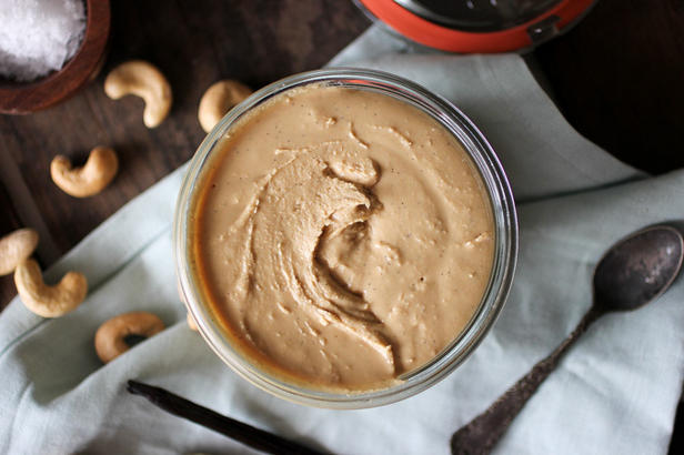 Wie man Erdnussbutter zu Hause herstellt