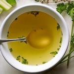 مرق دجاج منزلي الصنع