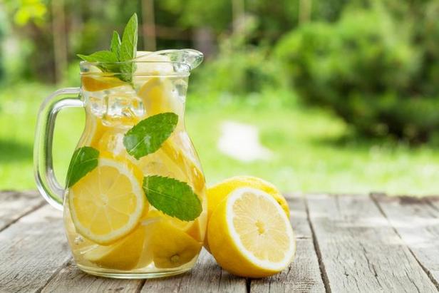 Wie man hausgemachte Limonade zubereitet