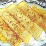 Käsepfannkuchen mit gebratener Ananas