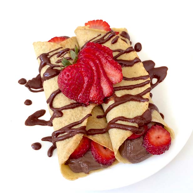 Rezept für Schokoladenpfannkuchen mit Erdbeersauce