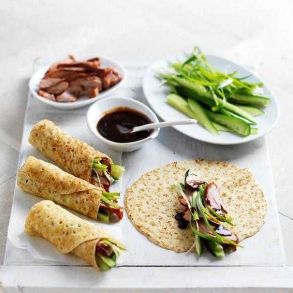 วิธีทำ - แพนเค้กข้าวโพดราดหน้าเป็ดตุ๋นและซอสบาร์บีคิว