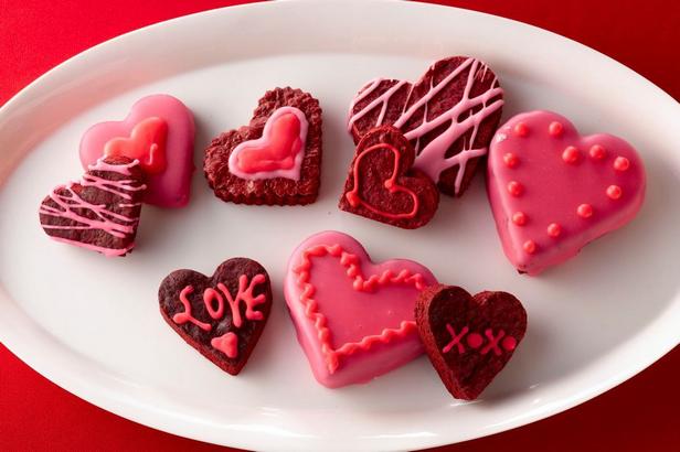 Wie man Red Velvet Desserts für den Valentinstag zubereitet