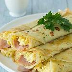 Pfannkuchen mit Rührei, Schinken und Senf