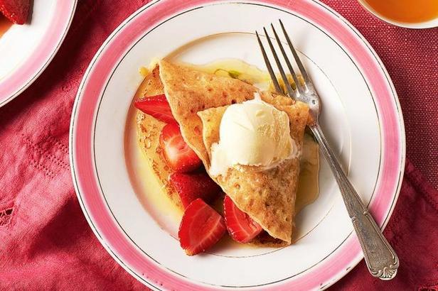 Wie man Crêpes Suzette zubereitet