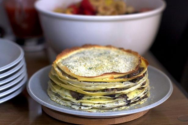 Rezept für Pfannkuchenkuchen mit Käse und Pilzen
