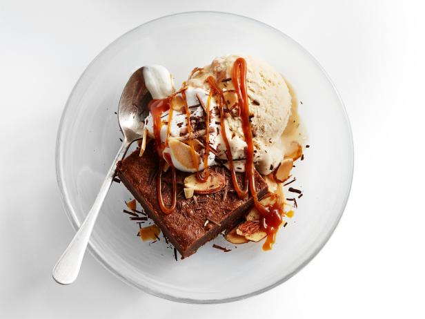 Rezept für einen Brownie-Eisbecher im mexikanischen Stil