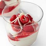 Himbeerparfait mit weißer Schokolade