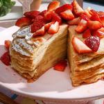Pfannkuchenkuchen mit Erdbeer-Champagner-Topping