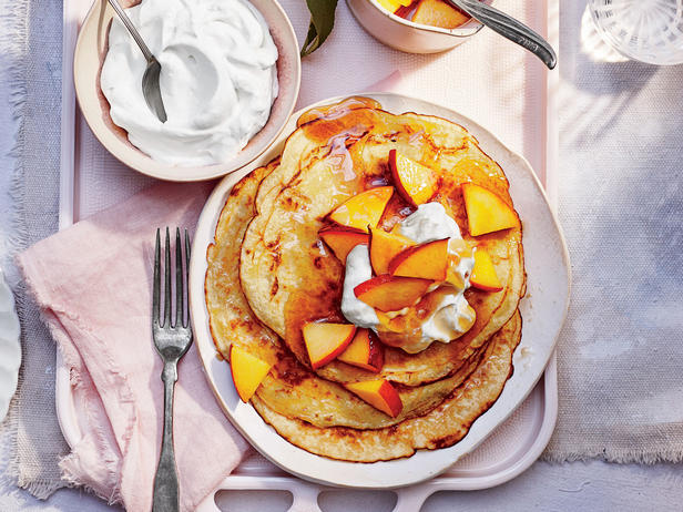 Rezept für Pfannkuchen mit Sauerrahm und Pfirsichen