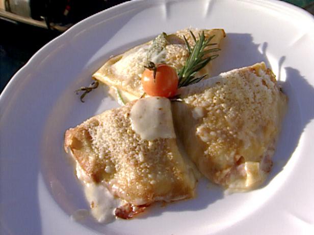 Rezept für italienische Crespelle-Pfannkuchen mit Schinken und Fontina