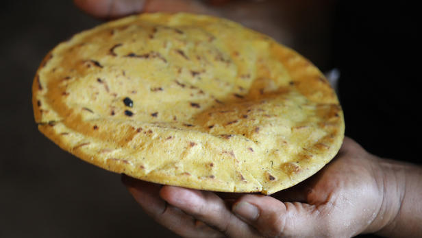 Wie man hausgemachte Maismehltortillas zubereitet