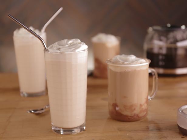 Zubereitung - Heißer Haselnuss-Latte mit Schokoladen-Karamell-Sirup