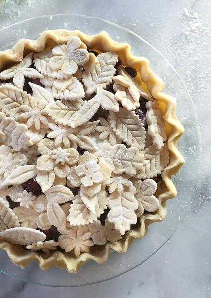So gelingt ein hausgemachter Mürbeteigboden für eine Torte