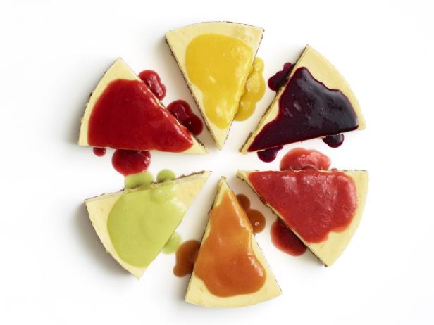 So wird's gemacht – Klassischer Käsekuchen mit hausgemachten Fruchtsaucen