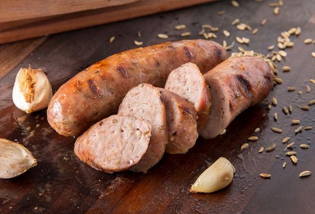 Wie man hausgemachte Putenwürstchen zubereitet