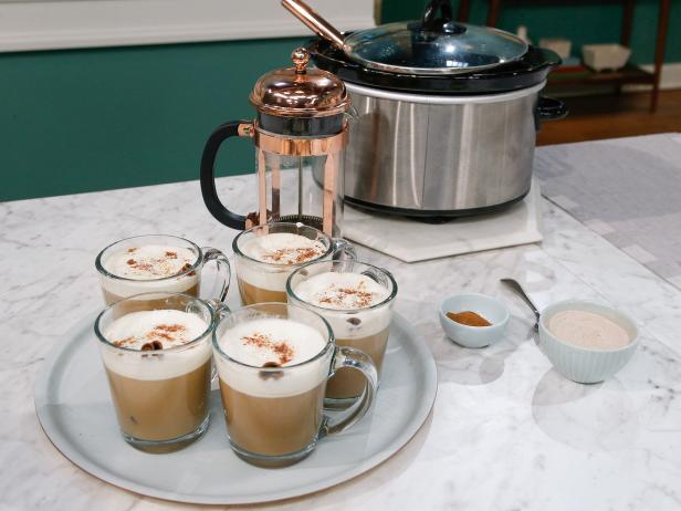 Wie man Masala-Kaffee im Schongarer zubereitet