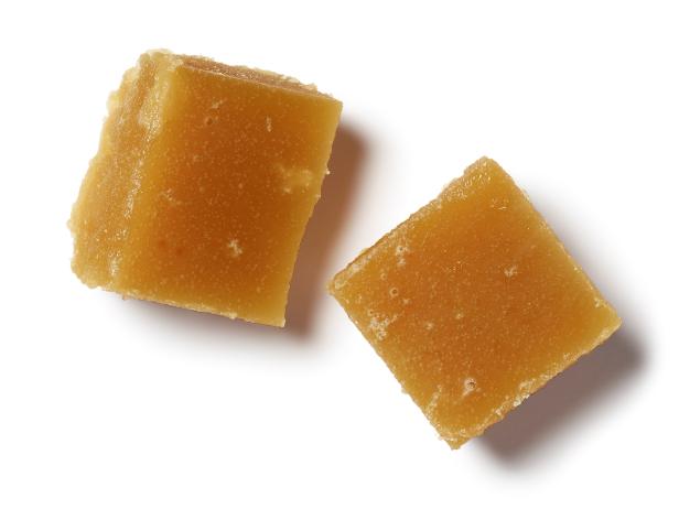 Wie man Ahornsirup-Bonbons herstellt