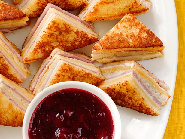 Πώς να φτιάξετε ένα σάντουιτς Monte Cristo Eggnog